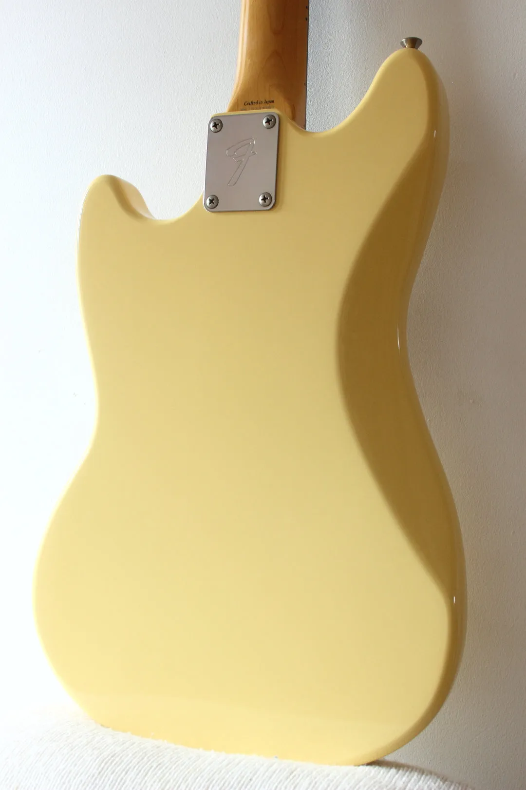 Fender '69 Reissue Mustang Yellow-White Anime Graphics 2004-052004