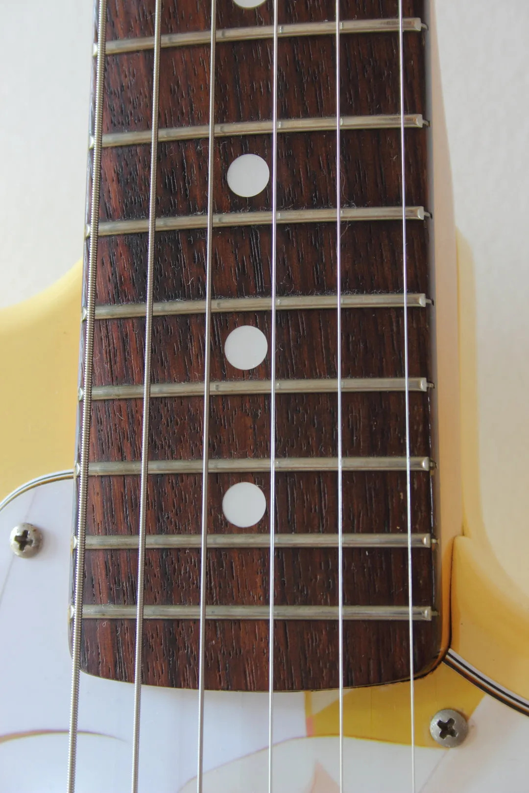 Fender '69 Reissue Mustang Yellow-White Anime Graphics 2004-052004