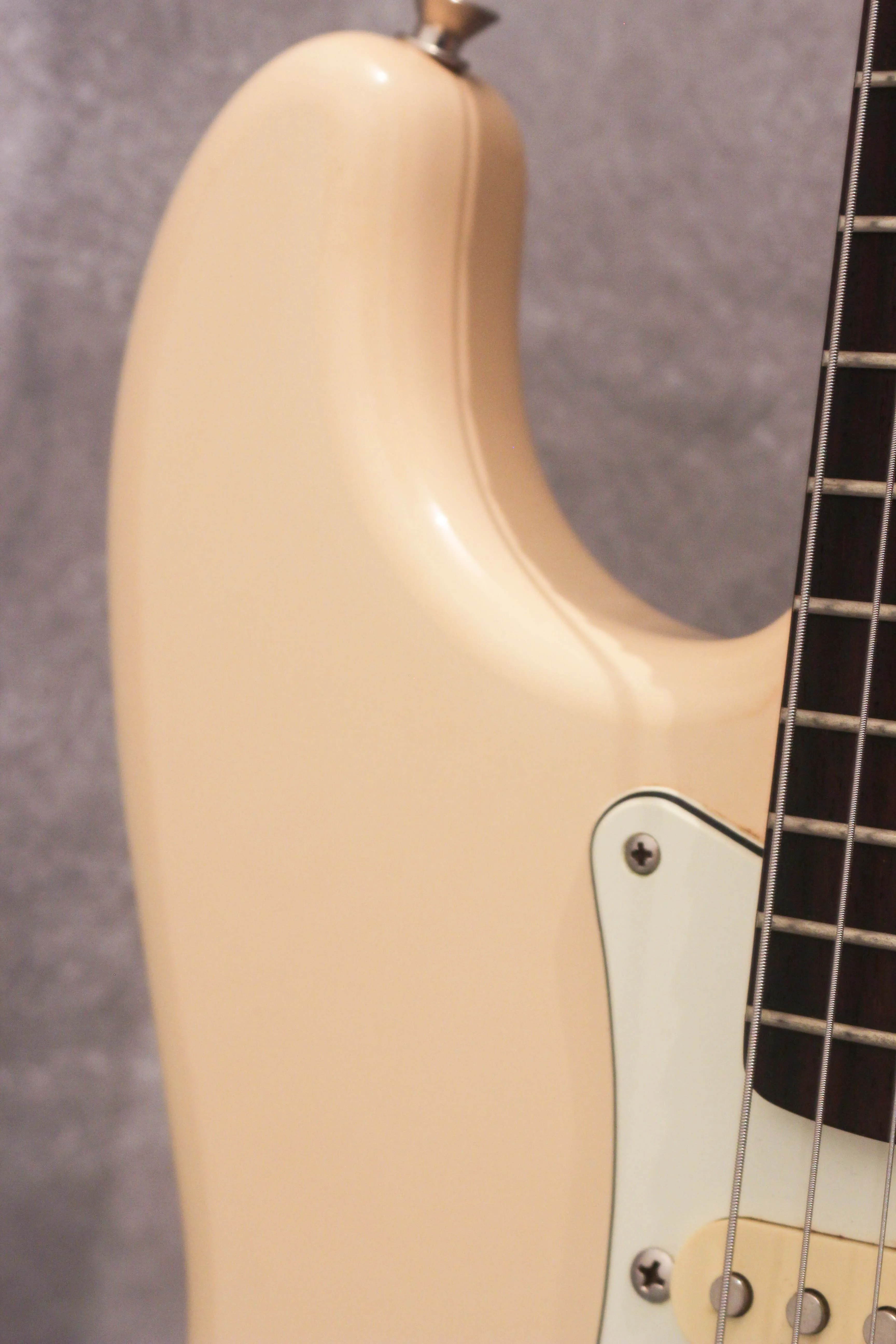 Fender Japan '62 Stratocaster ST62-66DMC Vintage White 2006