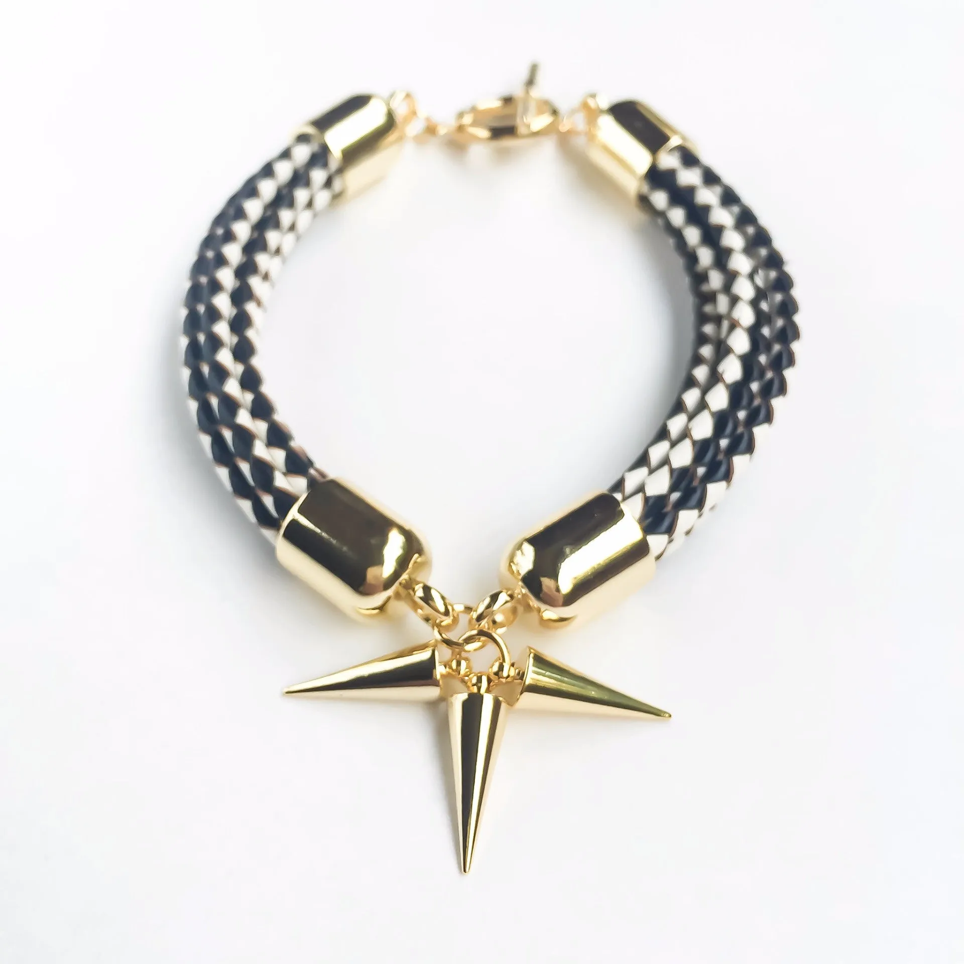Monochrome leather bracelet
